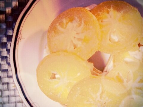水切りヨーグルトと輪切りレモンのベーグルサンド